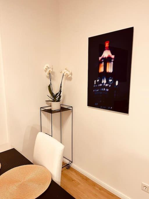 Raum2Go - No1 Modernes Ruhiges 2-Schlafzimmer Apartment City & Park Wiesbaden Exterior photo